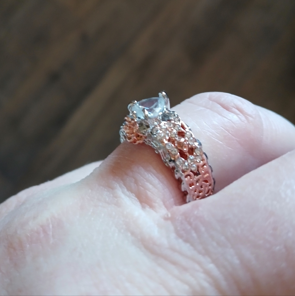 New Heart Shaped CZ Rose Gold & Silver Skulls & Roses Ring. - Picture 12 of 16
